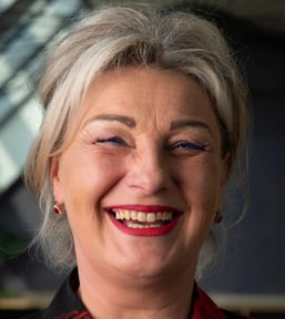 800x739_ISS-Mitarbeiterportraits-2026-Violeta-Bräutigam