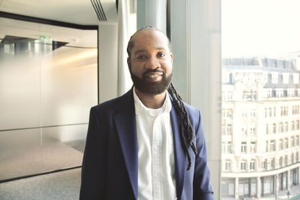 Web_Desktop-Darwin Lloyd still photo