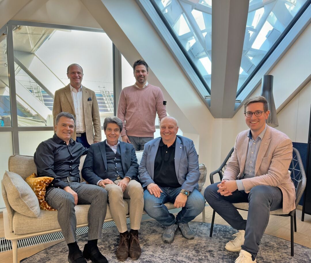 Eine Gruppe von sechs Personen von ISS Österreich und med-serv in einem Gruppenportrait